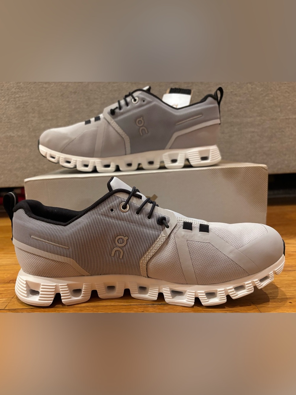 On Cloud 5 Waterproof. Men’s 8/Women’s 9.5. Extra laces included.